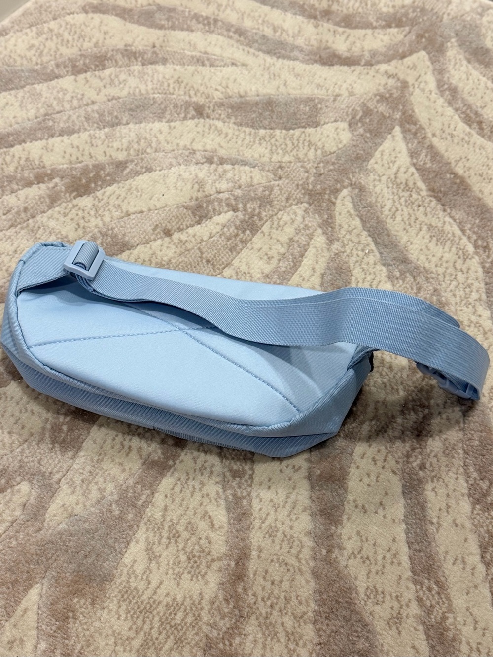 Under Armour Light Blue Waist Pack with Royal Blue Zipper - Picture 4 of 4